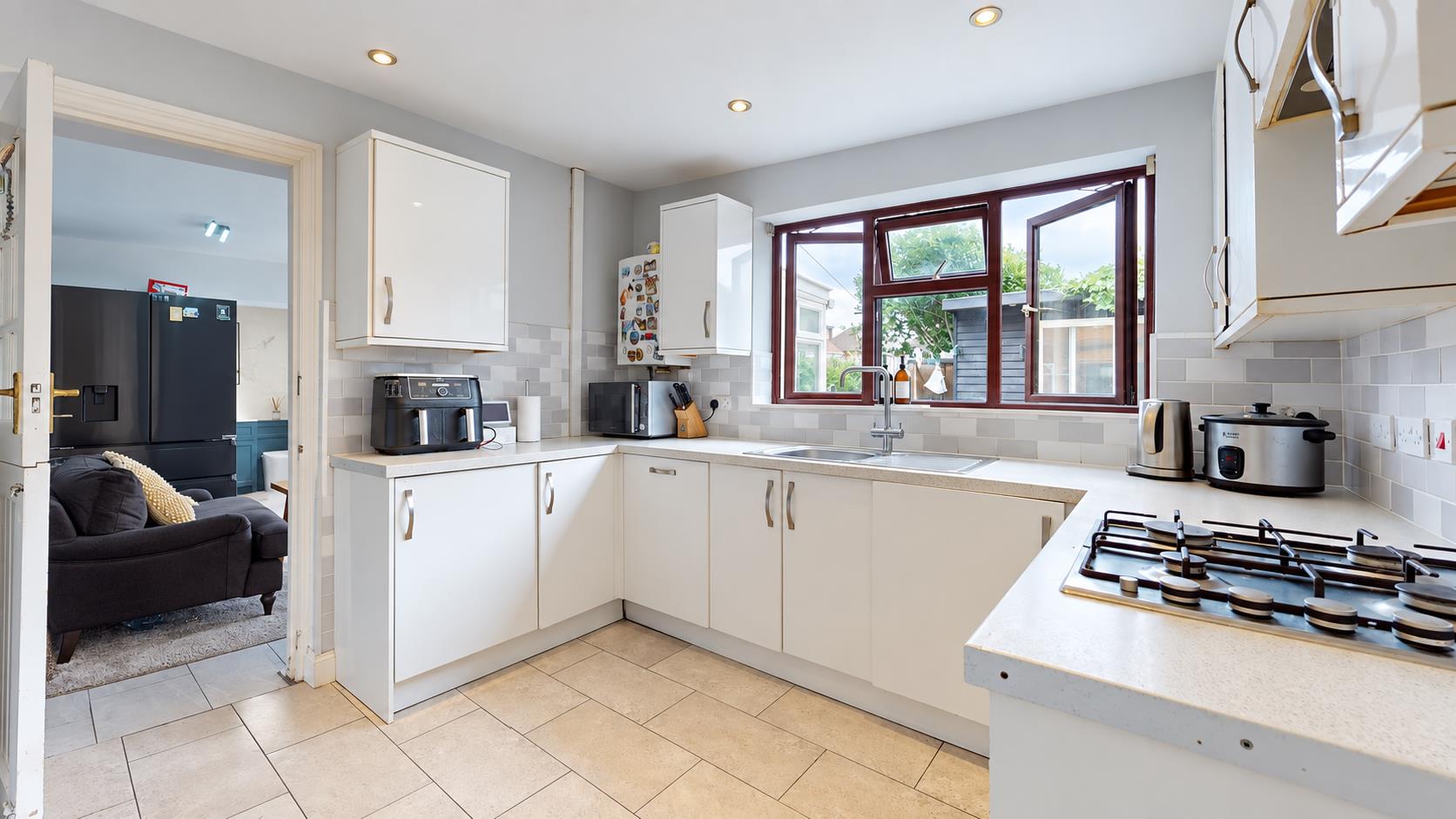 4 bed property in Chestnut Crescent, Milton Keynes